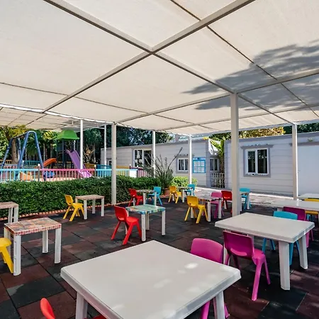 Iz Flower Beach Hotel 4*